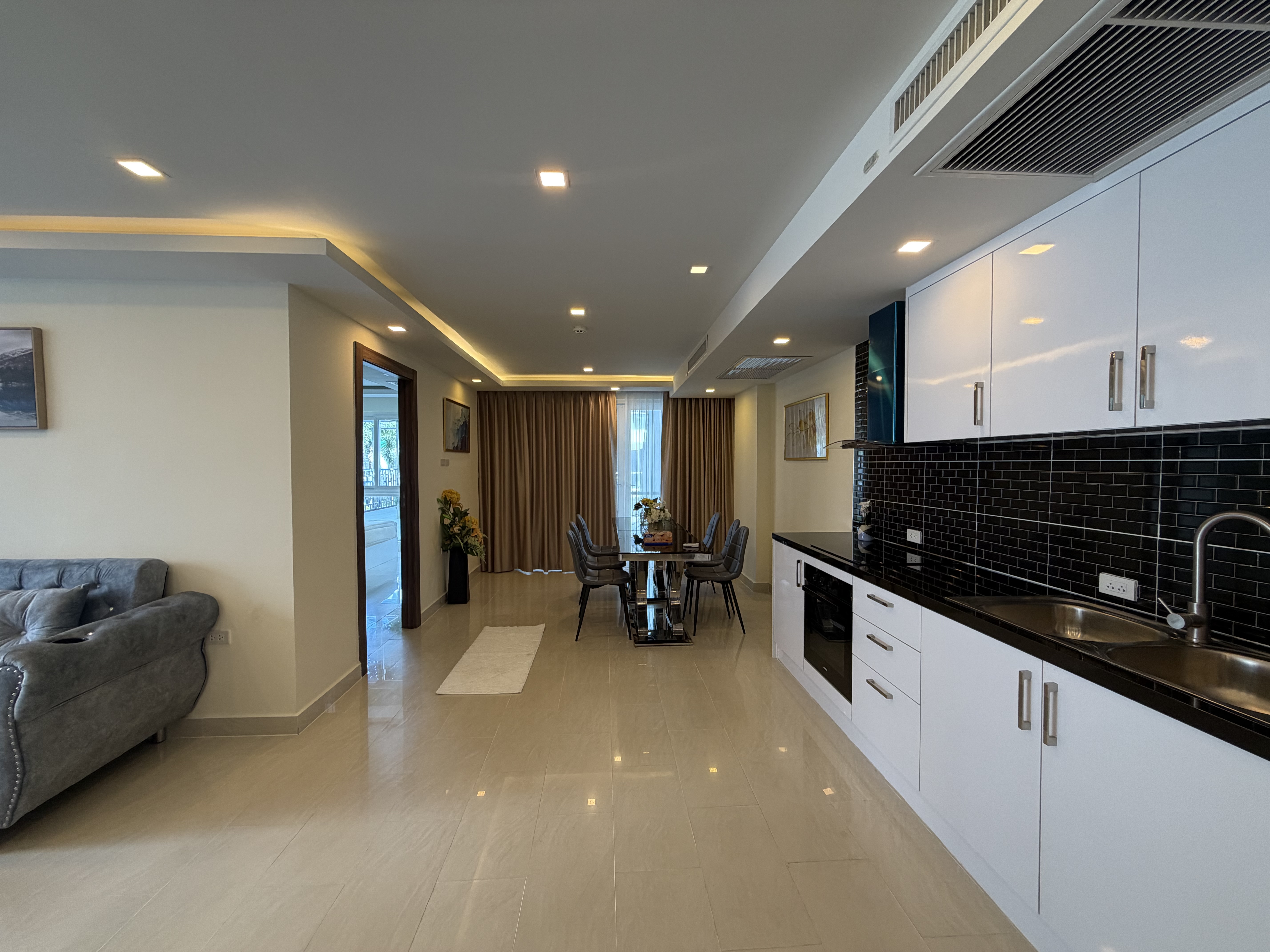 3 Bedroom Condo For Sale In Central Pattaya photo 18