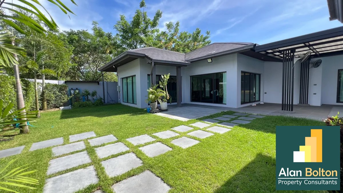 Luxury Pool villa 3 Bedrooms 3 Bathrooms in Huay yai