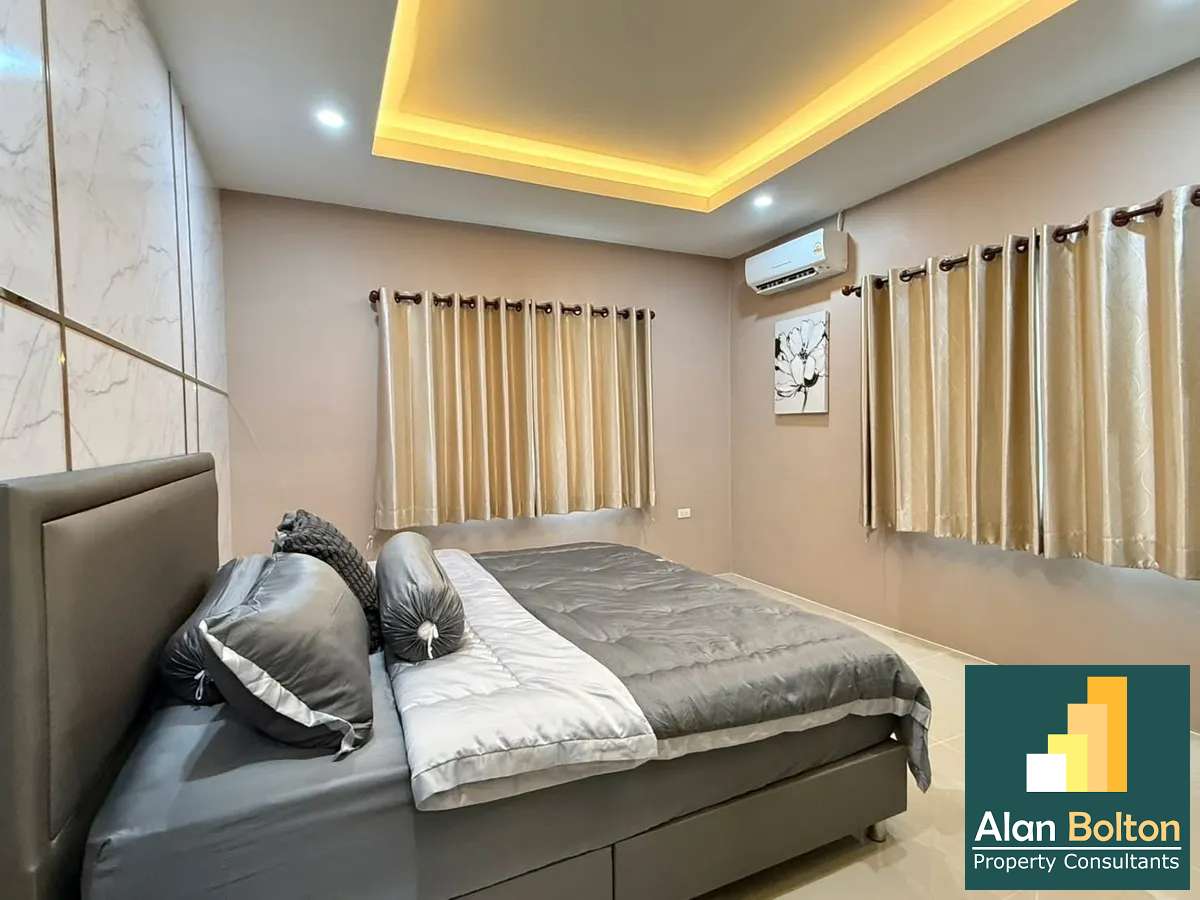 Modern pool villa for sale photo 10