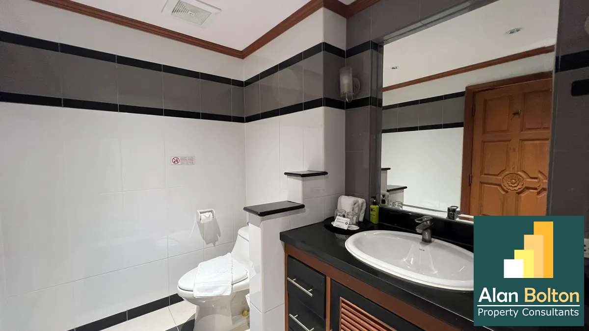 Studio 1 Bathroom in Pratumnak photo 9