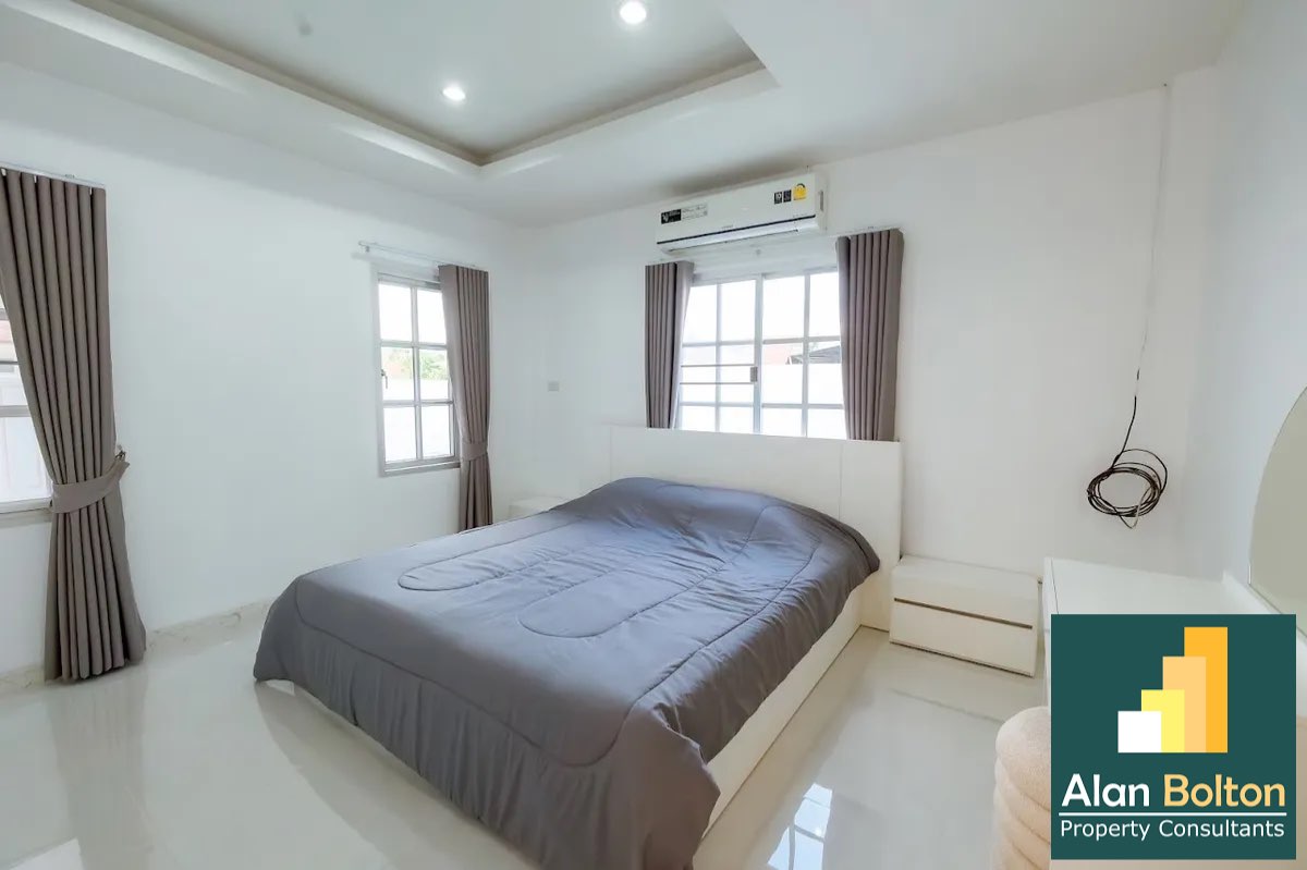 Pool Villa 3 Bedrooms 4 Bathrooms in East Pattaya photo 8