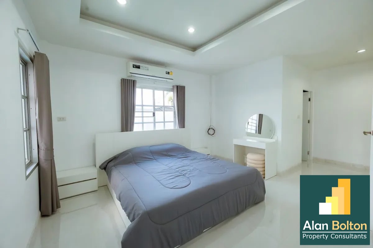 Pool Villa 3 Bedrooms 4 Bathrooms in East Pattaya photo 9
