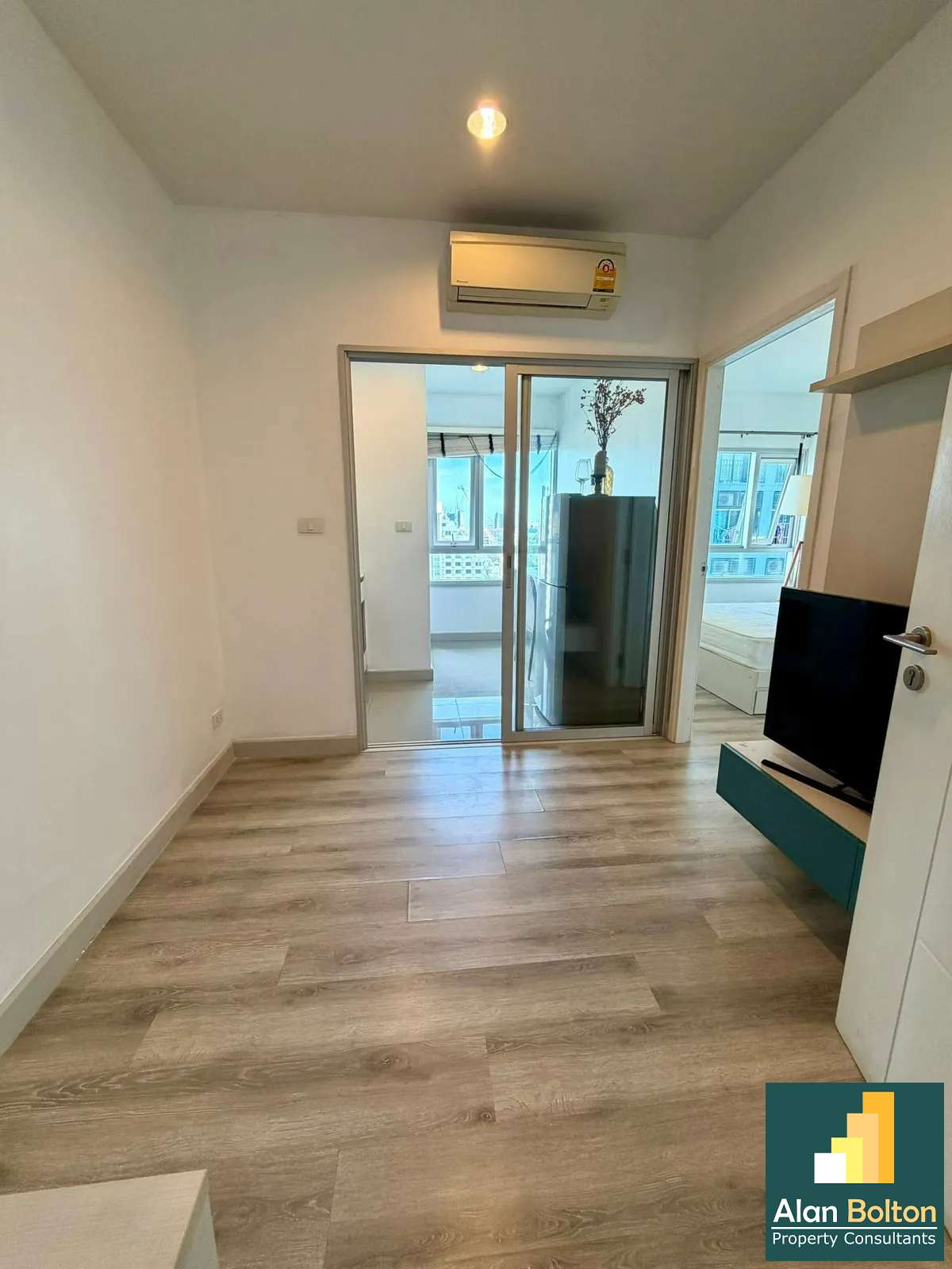 One Bedroom Condo For Sale Near Terminal 21 คอนโดใกล้เทอรมินัล 21 พัทยา photo 3