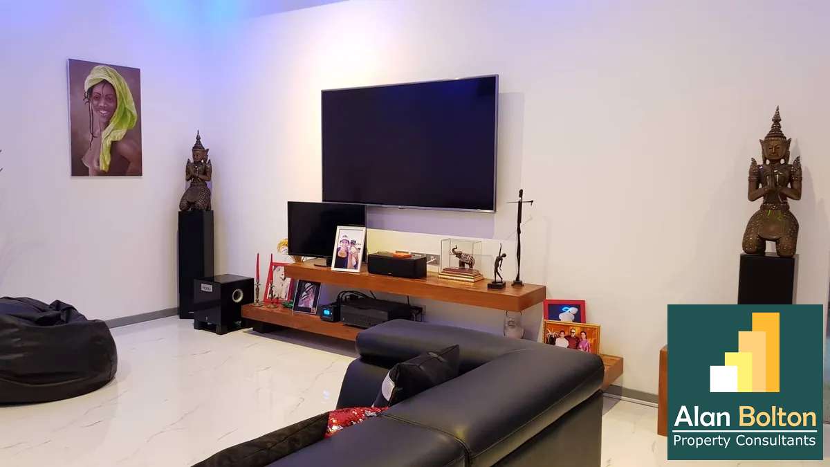 Pool villa 4 Bedrooms 5 Bathrooms in East Pattaya photo 11