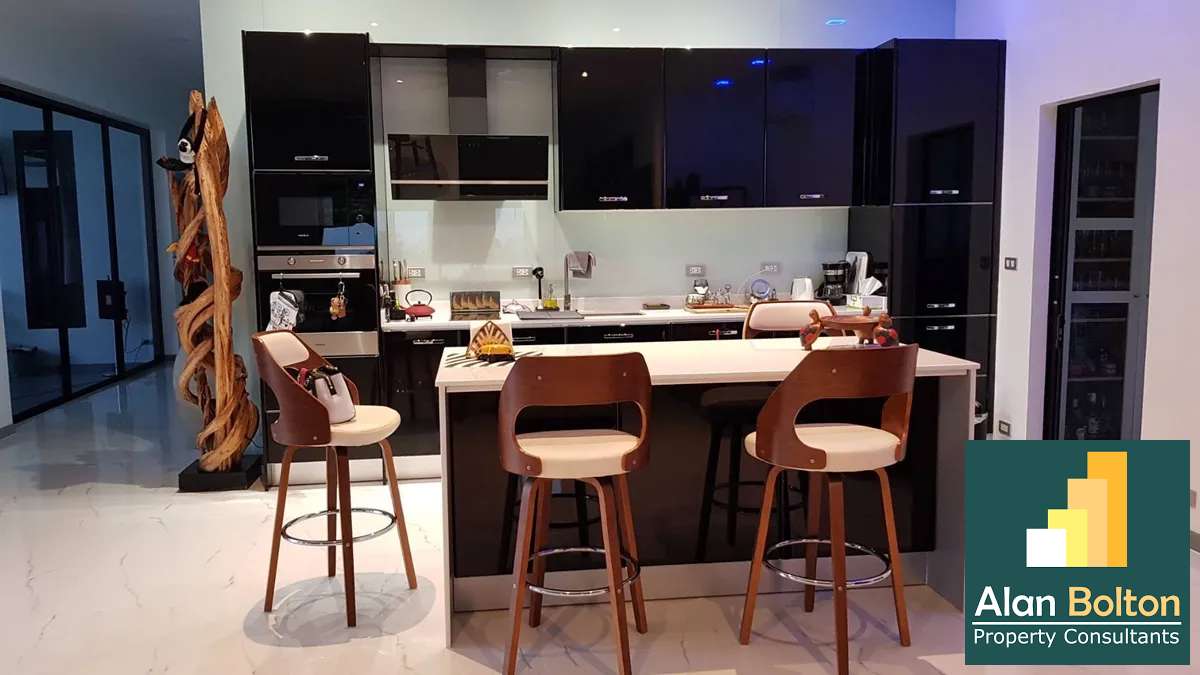 Pool villa 4 Bedrooms 5 Bathrooms in East Pattaya photo 12