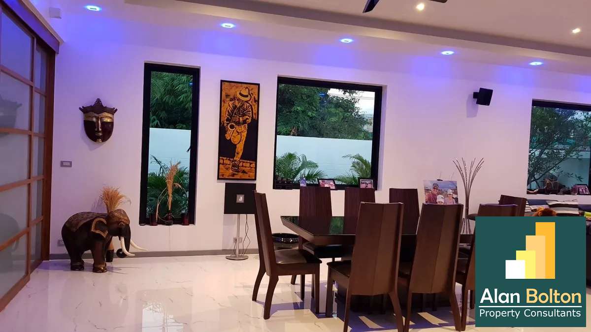 Pool villa 4 Bedrooms 5 Bathrooms in East Pattaya photo 13