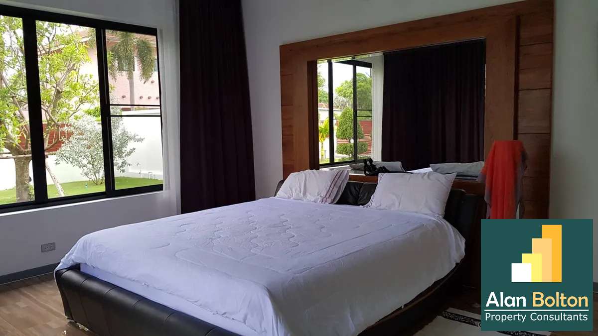 Pool villa 4 Bedrooms 5 Bathrooms in East Pattaya photo 8