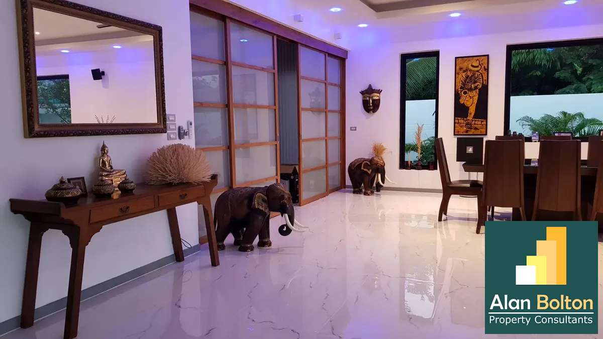 Pool villa 4 Bedrooms 5 Bathrooms in East Pattaya photo 9