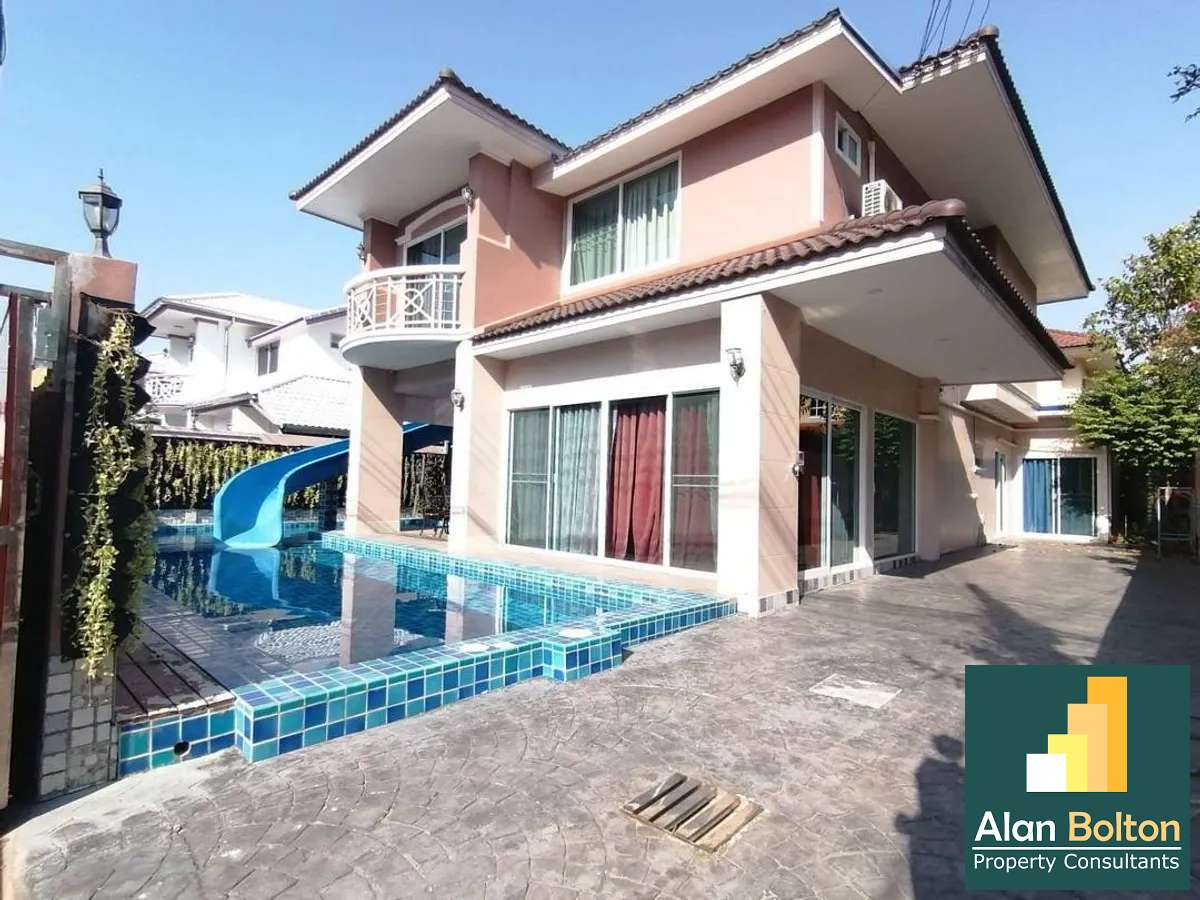 Pool Villa 7 Bedrooms 8 Bathrooms in Jomtien