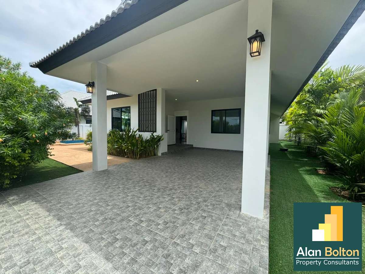 Brand New Modern 4 Bed 3 Bath Pool Villa In East Pattaya photo 3