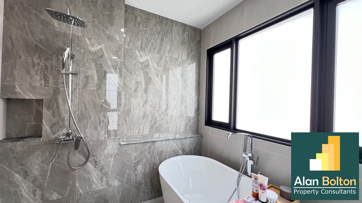 Luxury 4 bedrooms 5 bathrooms in East Pattaya photo 14