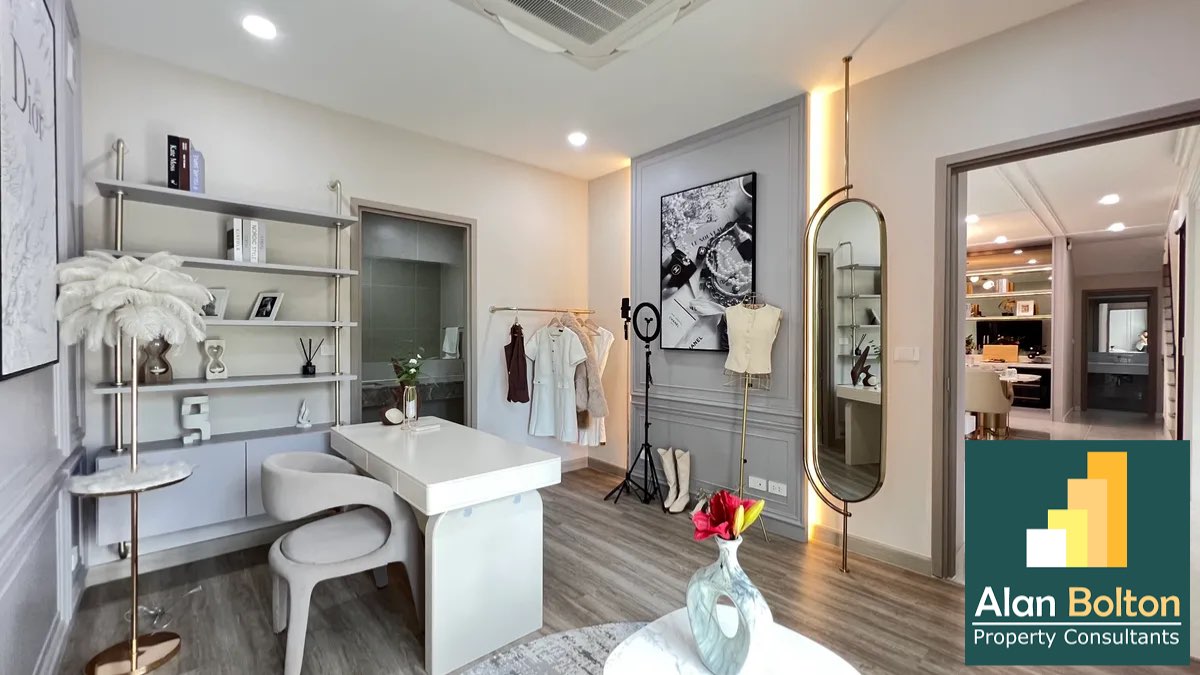 Luxury 4 bedrooms 5 bathrooms in East Pattaya photo 13