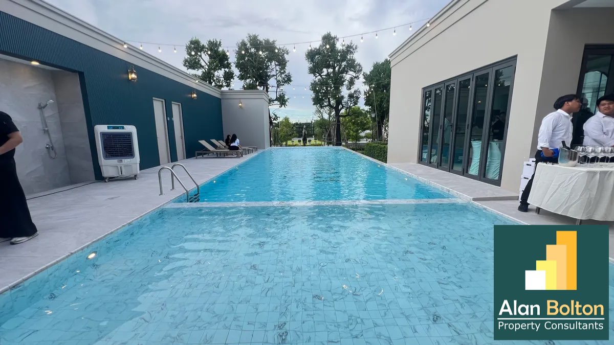 Luxury 4 bedrooms 5 bathrooms in East Pattaya photo 17