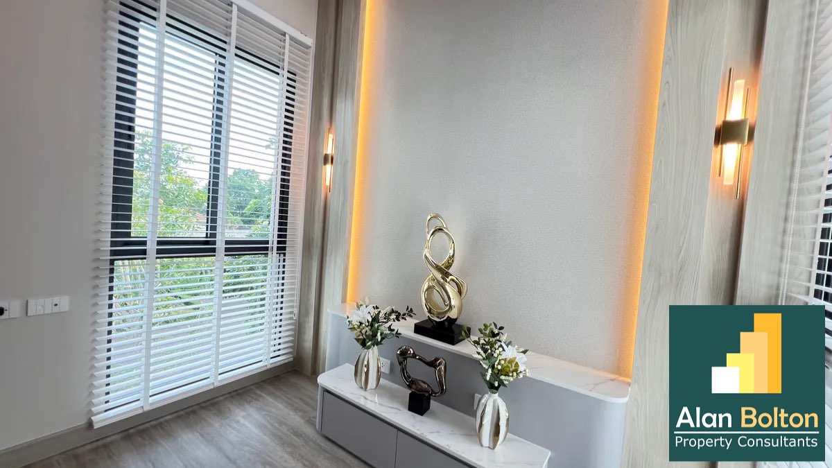 Luxury 4 bedrooms 5 bathrooms in East Pattaya photo 18