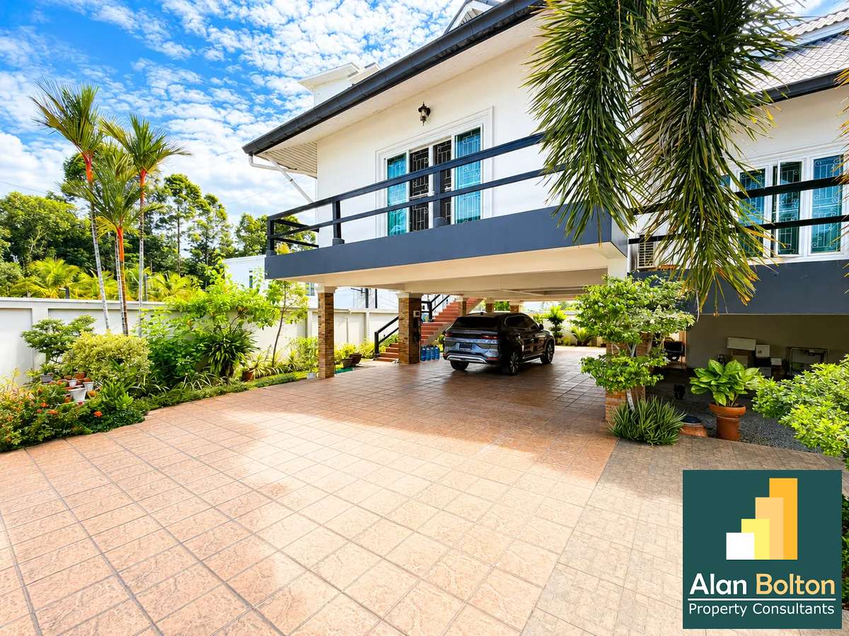 Three-Bedroom Four-Bathroom Pool Villa Located close to Phoenix Golf Course photo 3