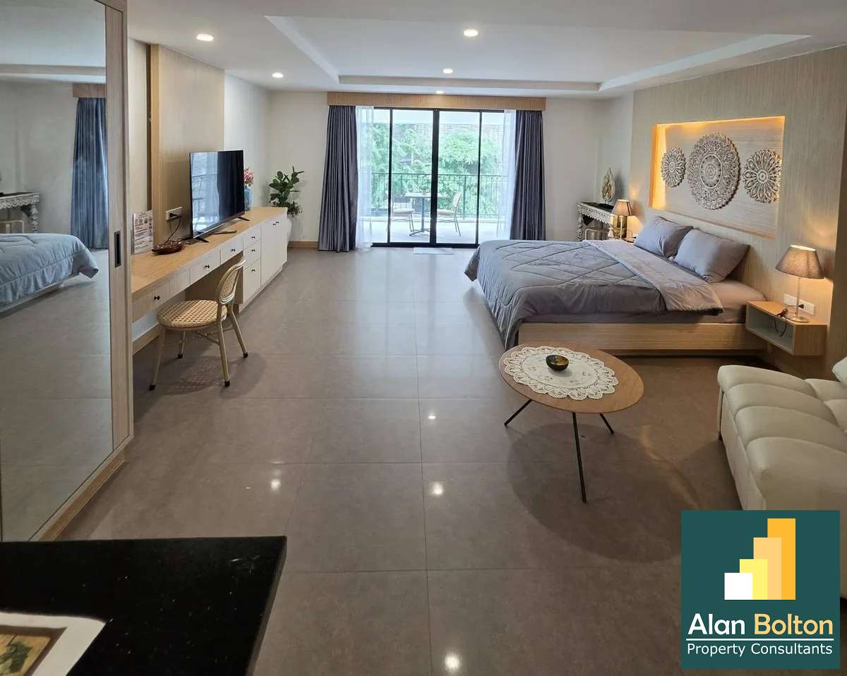 Large Apartment For Rent In Pratumnak Soi 4 photo 4