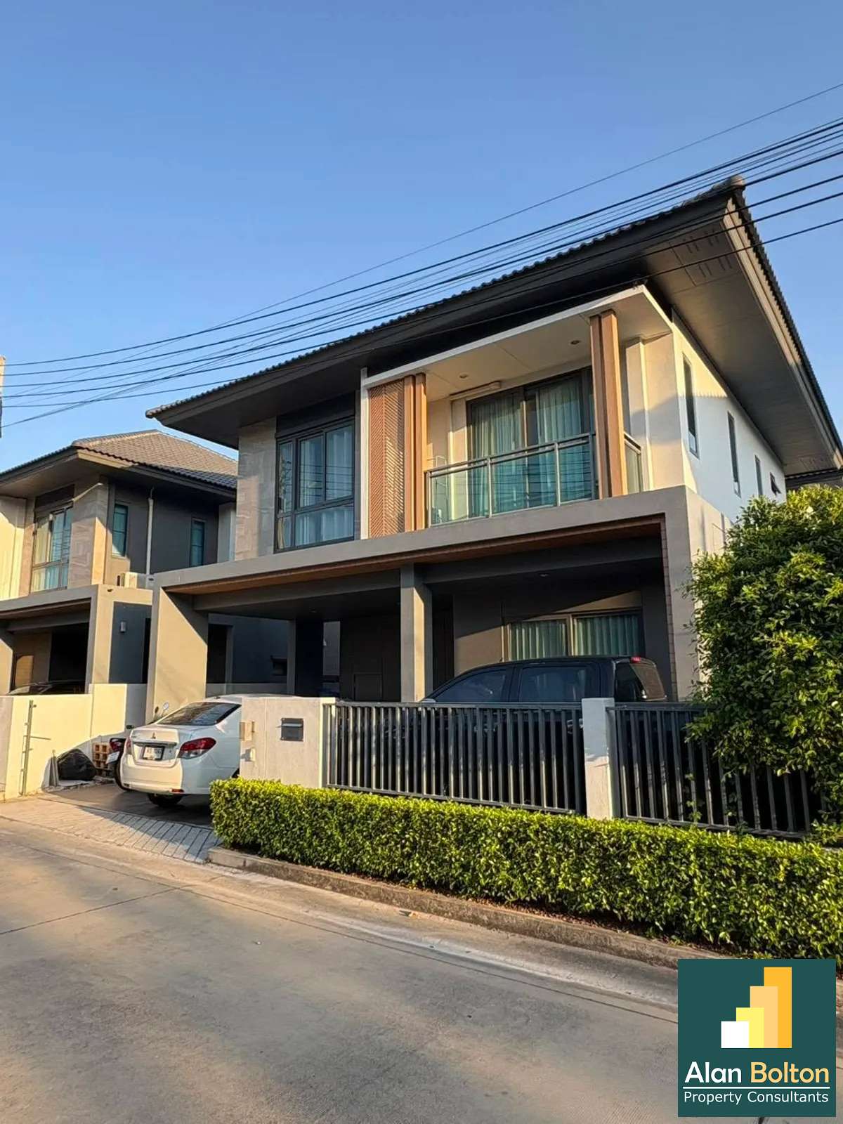 4 Bedrooms 3 Bathrooms House For rent in Banglamung