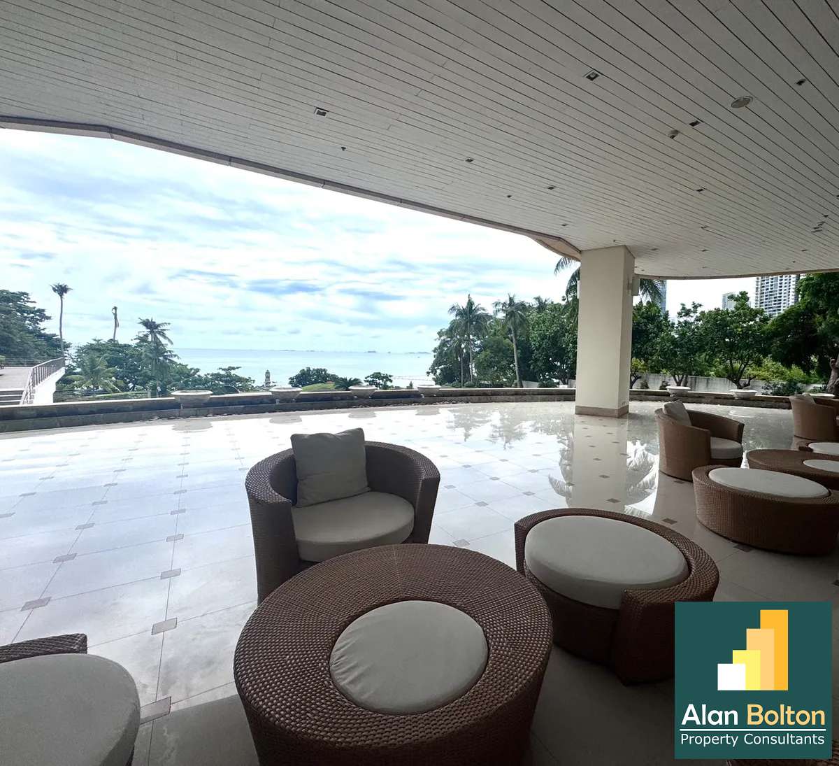 1 Bedroom 2 Bathroom in Beach front property at Wongamat beach photo 10