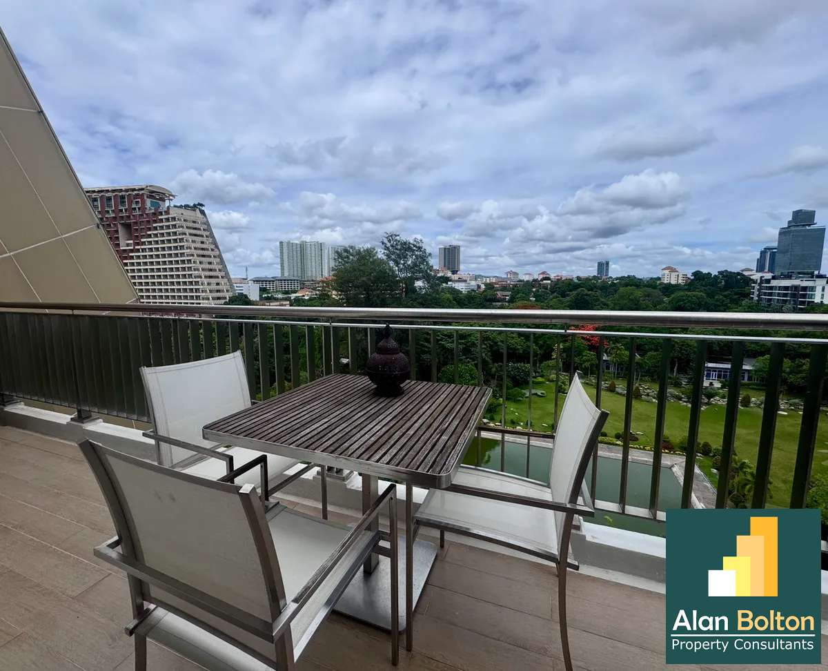 1 Bedroom 2 Bathroom in Beach front property at Wongamat beach photo 6