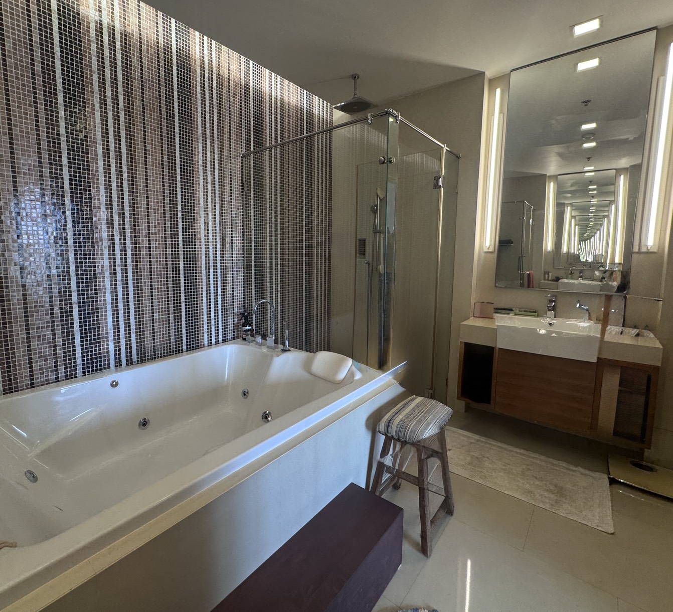 1 Bedroom 2 Bathroom in Beach front property at Wongamat beach photo 43