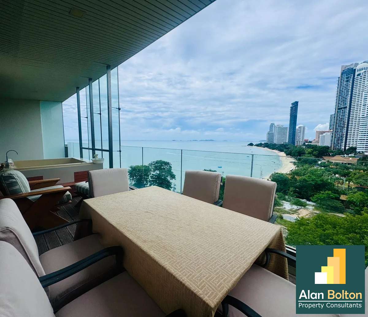 1 Bedroom 2 Bathroom in Beach front property at Wongamat beach photo 2
