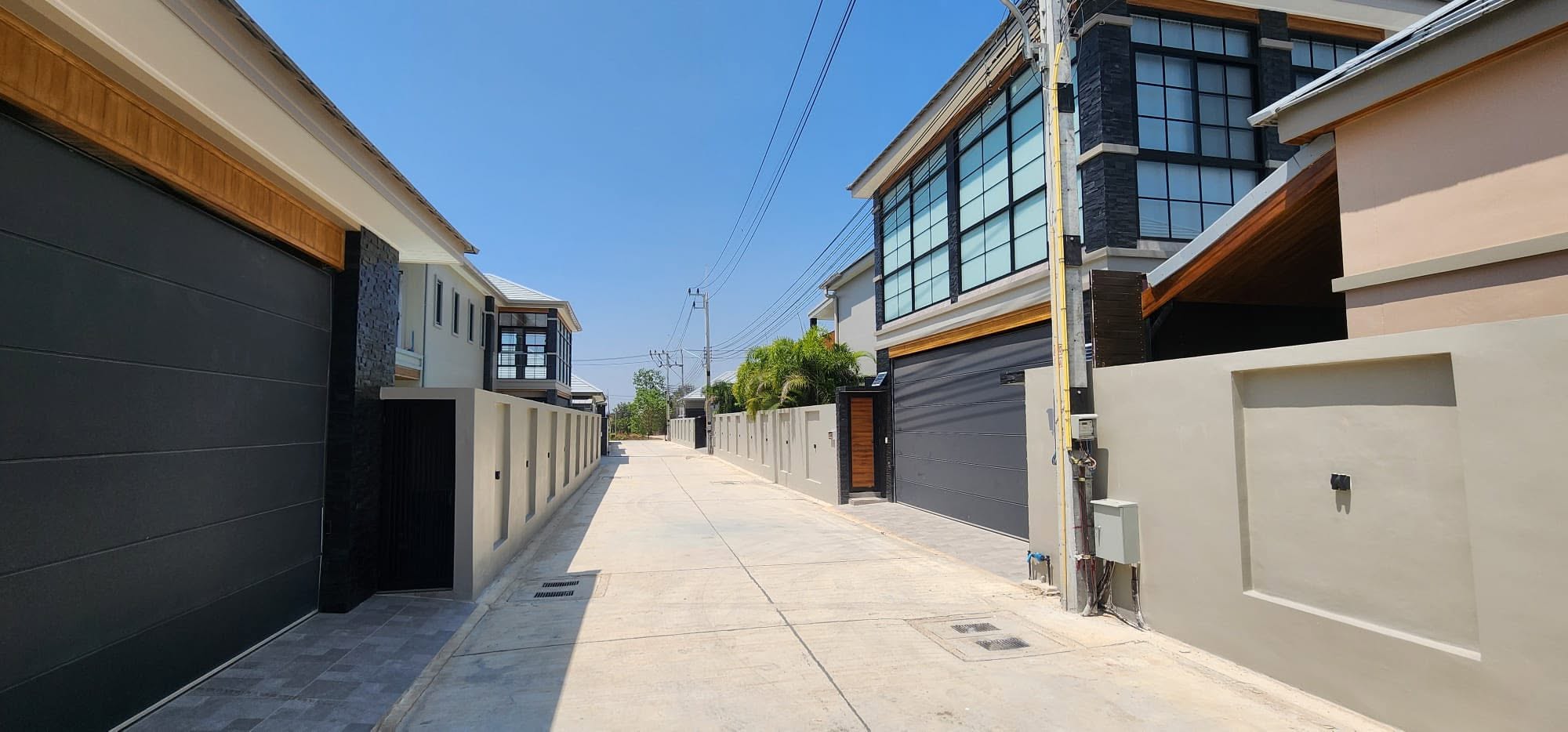 Luxury Brand New Pool Villa 4 bedrooms 6 bathrooms in Mabprachan Lake for SALE/RENT photo 85