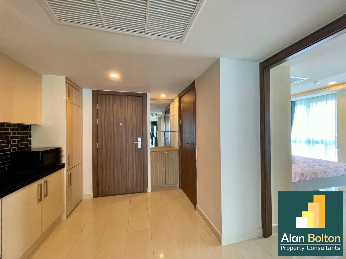 Pool View 2 Bed 2 Bath Condo In Central Pattaya photo 7