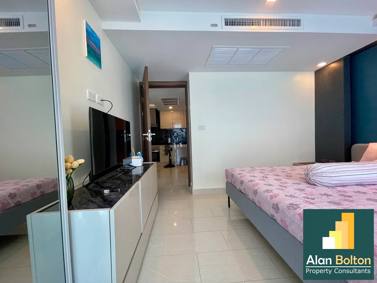 Pool View 2 Bed 2 Bath Condo In Central Pattaya photo 12
