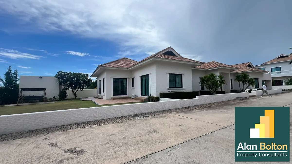 Luxury pool villa 4 Bedrooms 5 Bathrooms in Mapprachan photo 3