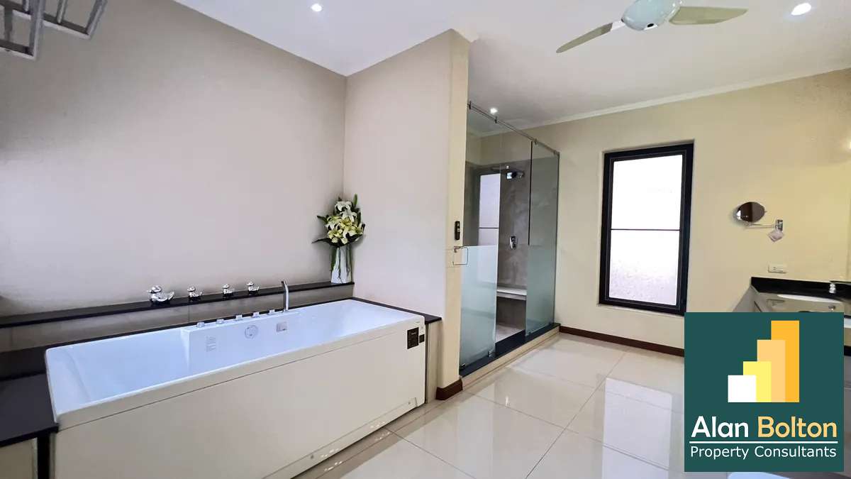 Luxury pool villa 4 Bedrooms 5 Bathrooms in Mapprachan photo 22