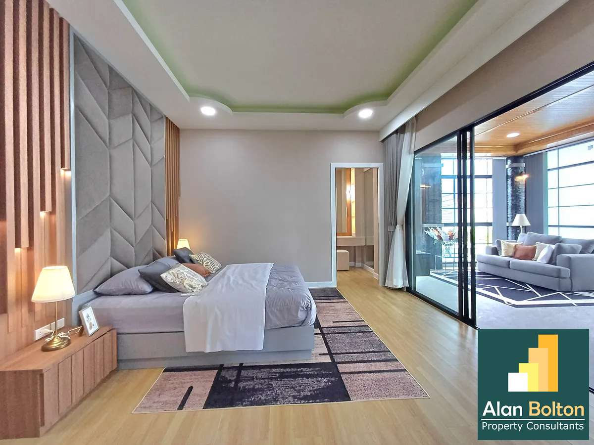 Luxury Brand New Pool Villa 4 bedrooms 6 bathrooms in Mabprachan Lake for SALE/RENT photo 16