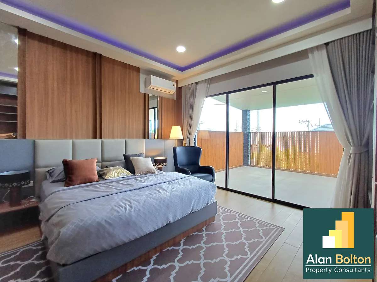 Luxury Brand New Pool Villa 4 bedrooms 6 bathrooms in Mabprachan Lake for SALE/RENT photo 21
