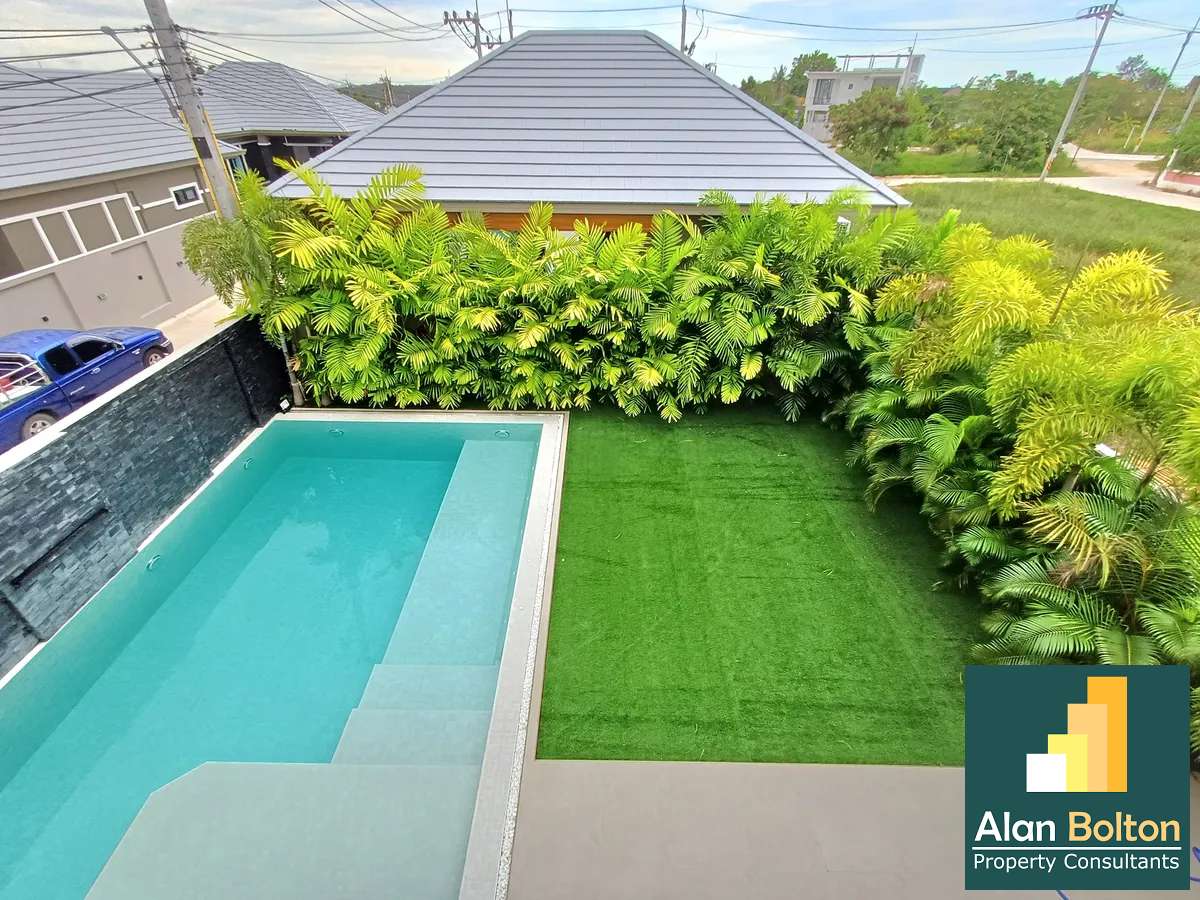 Luxury Brand New Pool Villa 4 bedrooms 6 bathrooms in Mabprachan Lake for SALE/RENT photo 3