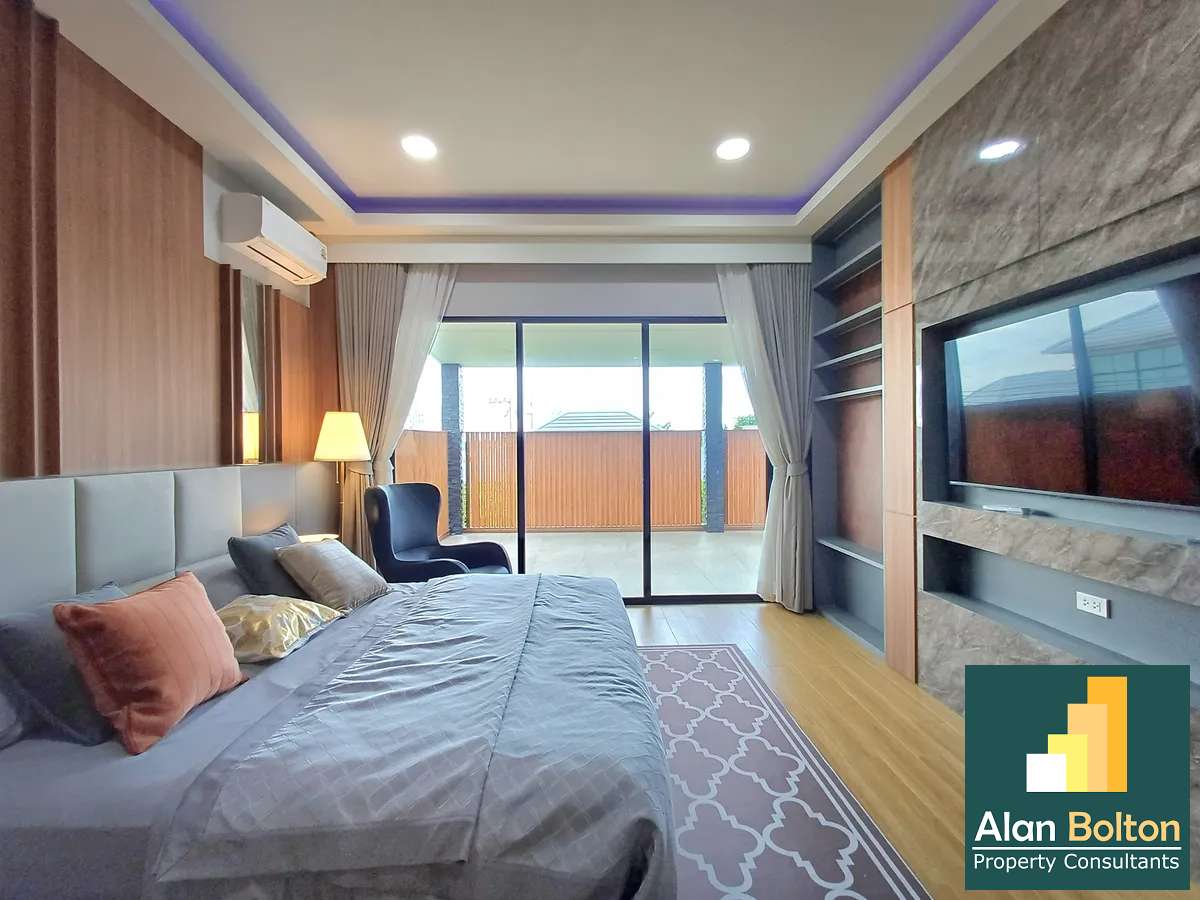 Luxury Brand New Pool Villa 4 bedrooms 6 bathrooms in Mabprachan Lake for SALE/RENT photo 24