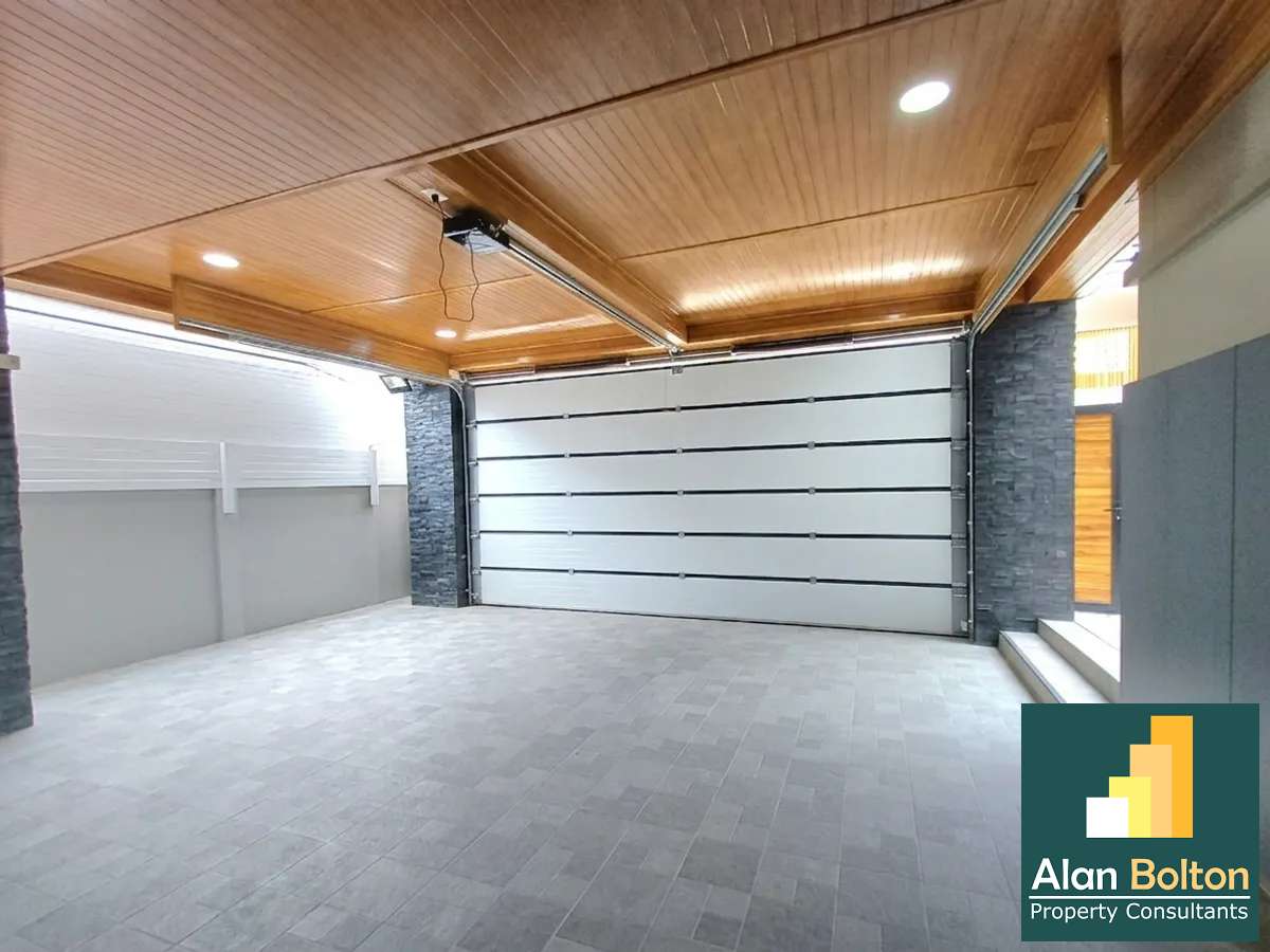 Luxury Brand New Pool Villa 4 bedrooms 6 bathrooms in Mabprachan Lake for SALE/RENT photo 32