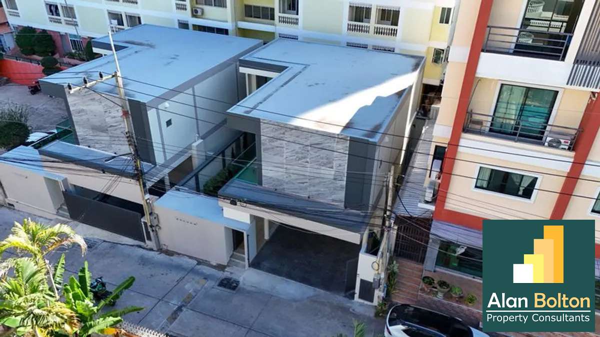 4 bedroom 5 bathroom in Thappraya soi 11 photo 2