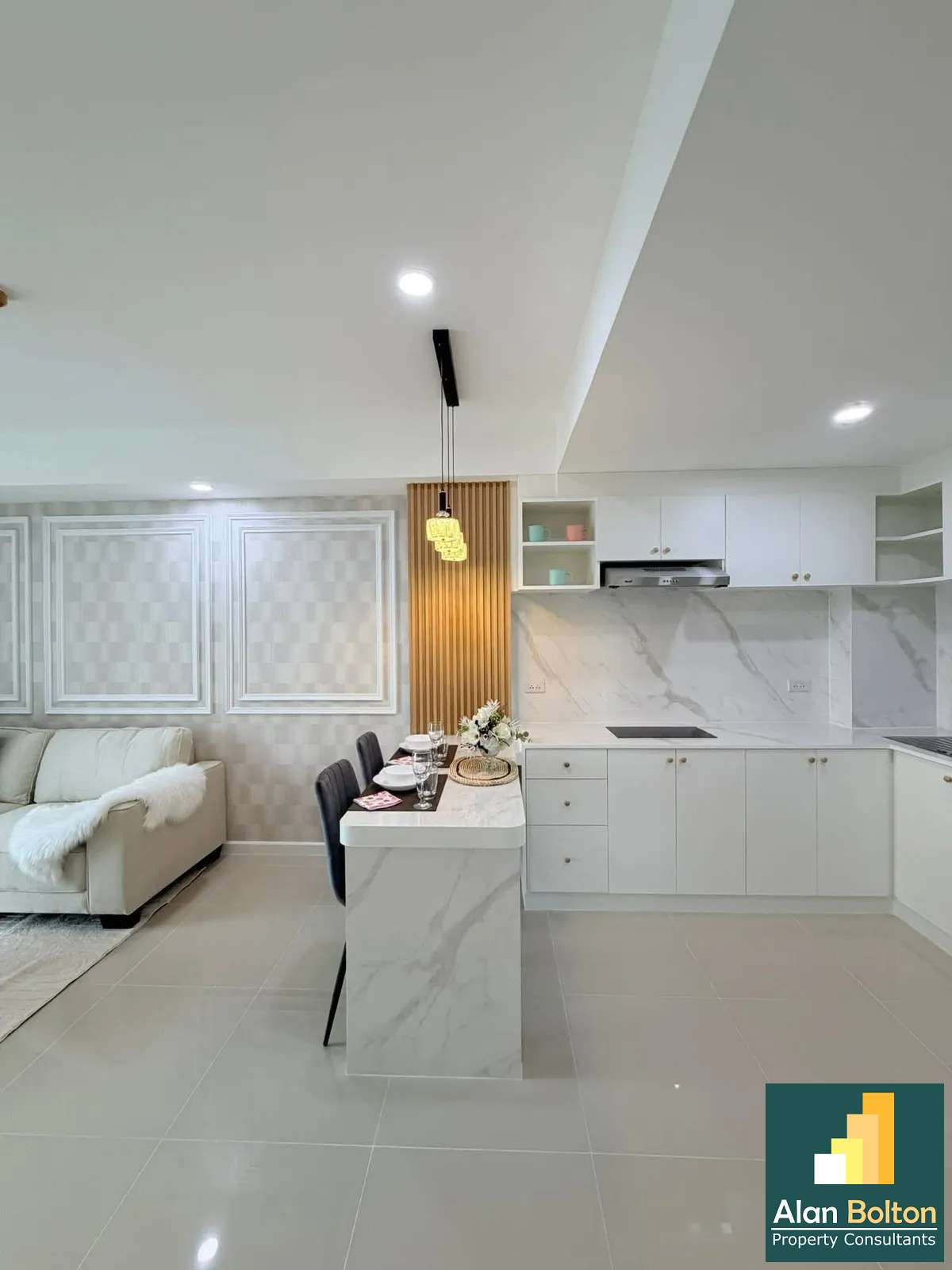 Beautiful Renovated Condo For Sale In East Pattaya คอนโดตกแต่งใหม่ พร้อมดูแลเรื่องกู้ photo 10