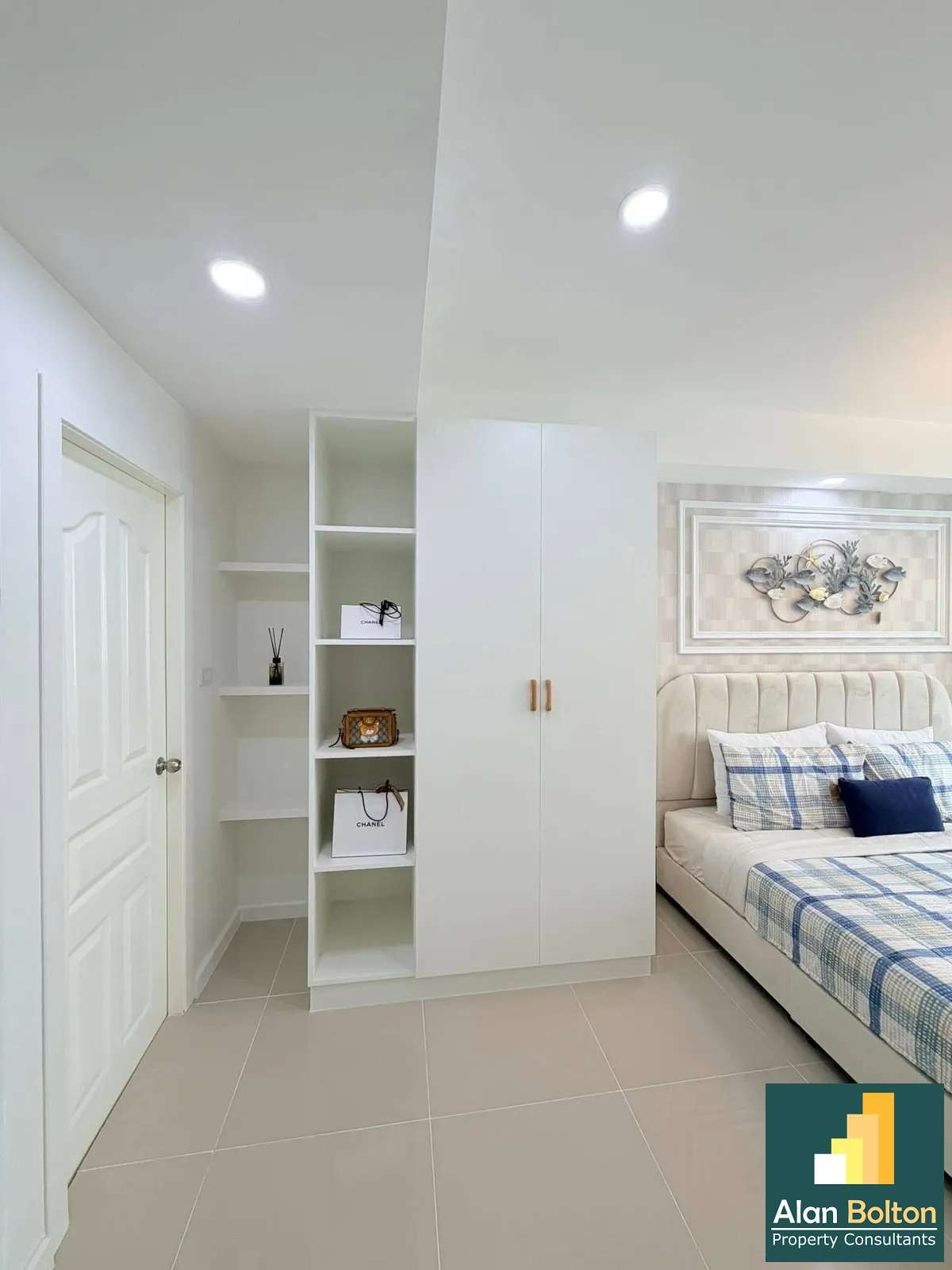 Beautiful Renovated Condo For Sale In East Pattaya คอนโดตกแต่งใหม่ พร้อมดูแลเรื่องกู้ photo 12