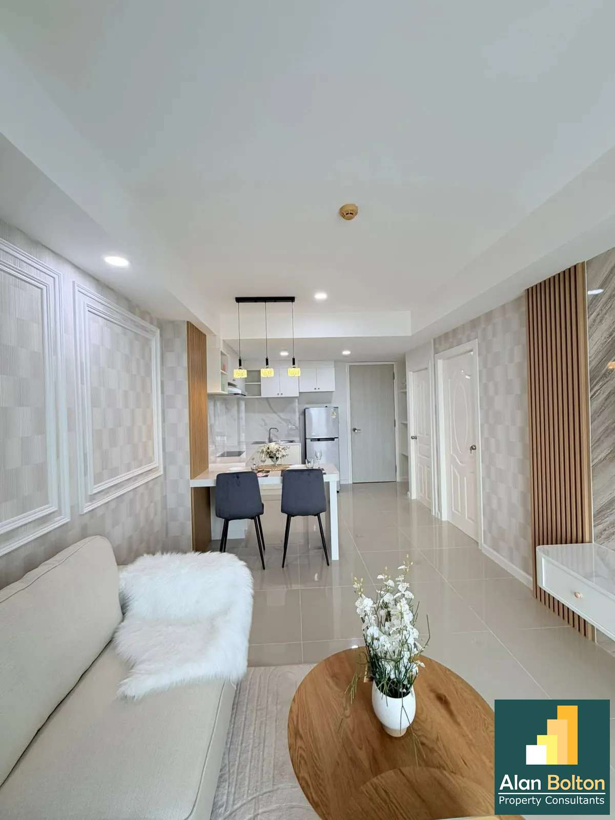 Beautiful Renovated Condo For Sale In East Pattaya คอนโดตกแต่งใหม่ พร้อมดูแลเรื่องกู้ photo 4