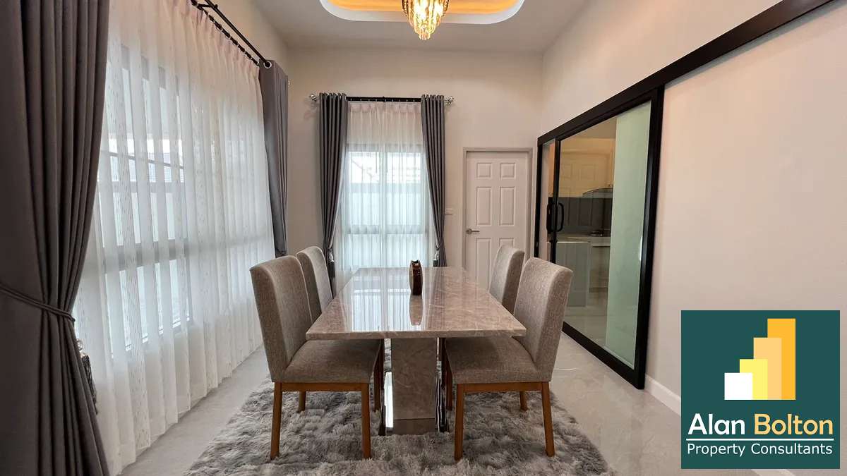 3 Bedrooms 3 Bathrooms in East Pattaya photo 4