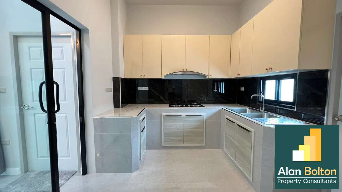 3 Bedrooms 3 Bathrooms in East Pattaya photo 10