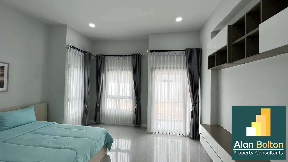 3 Bedrooms 3 Bathrooms in East Pattaya photo 12