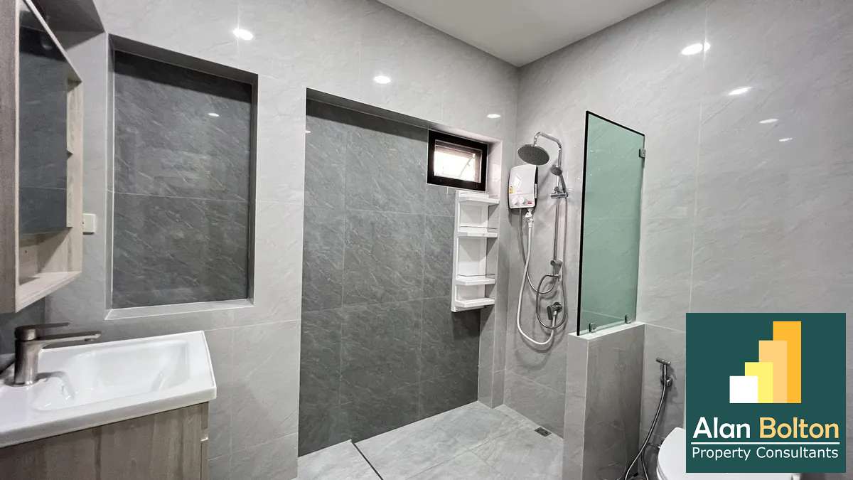 3 Bedrooms 3 Bathrooms in East Pattaya photo 7