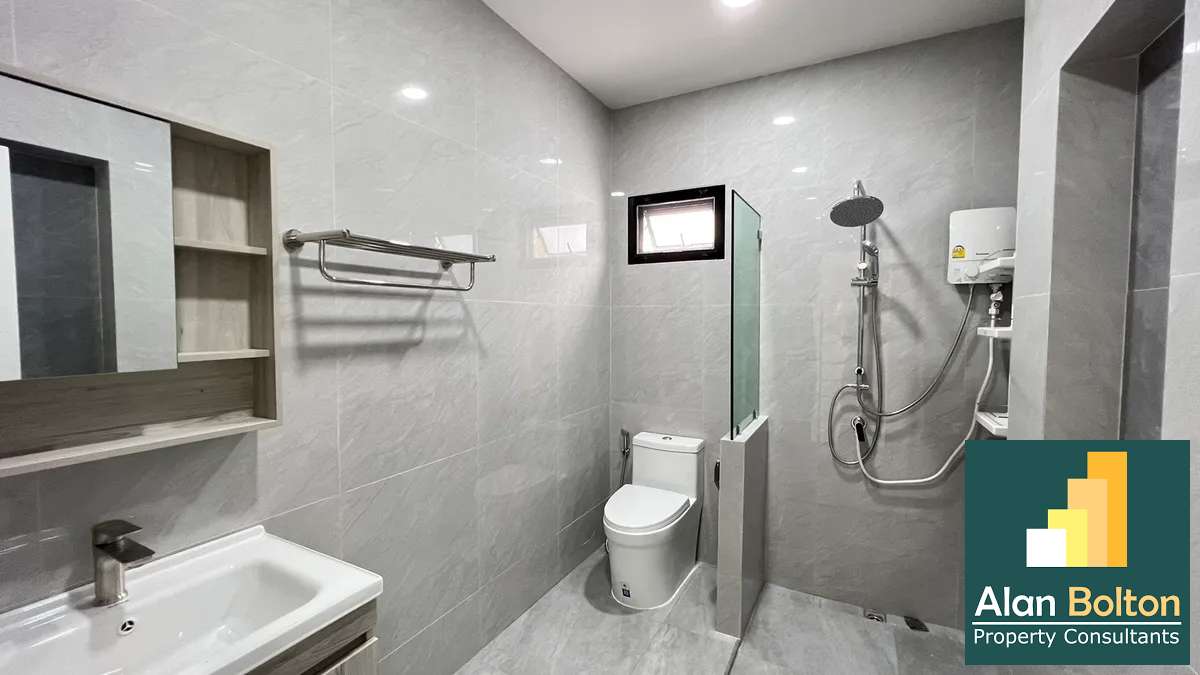 3 Bedrooms 3 Bathrooms in East Pattaya photo 9