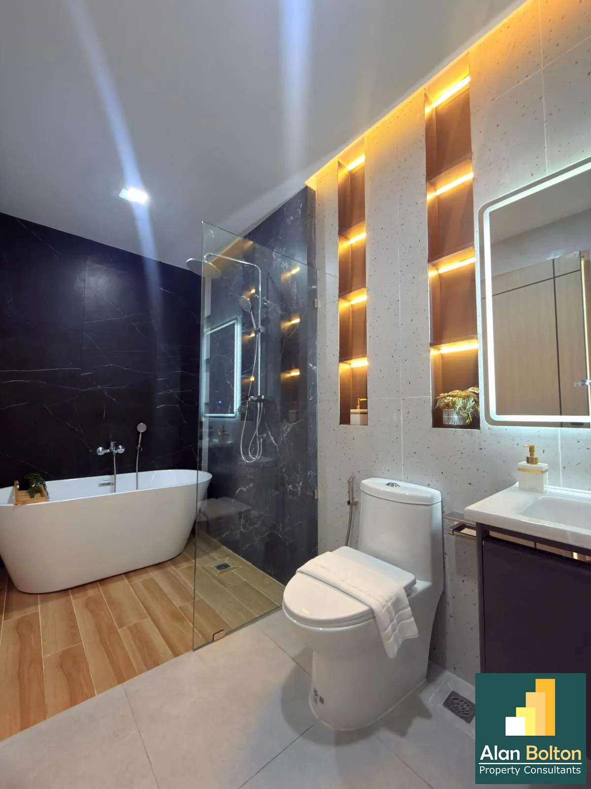 Pool Villa Newly Renovatged Brand New near Jomtien Beach 5 bedrooms 6 bathroom in Jomtien for SALE photo 16